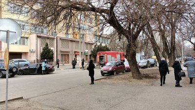 У Миколаєві втретє повідомили про замінування гімназії №31 У Миколаєві втретє повідомили про замінування гімназії №31