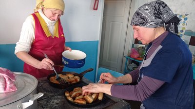 На Тернопільщині волонтери готують для військових На Тернопільщині волонтери готують для військових