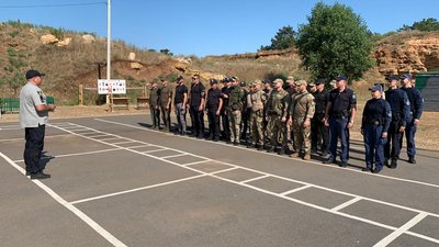 Чемпіонат з практичної стрільби: херсонські силовики змагались на влучність Чемпіонат з практичної стрільби: херсонські силовики змагались на влучність