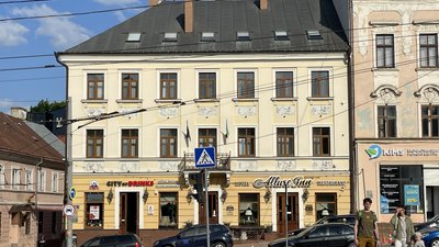 Грецькі боги та купідони. Історії чернівецьких будинків із скульптурами та барельєфами