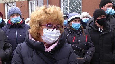 На Рівненщині працівники психлікарні перекривали рух через борги На Рівненщині працівники психлікарні перекривали рух через борги