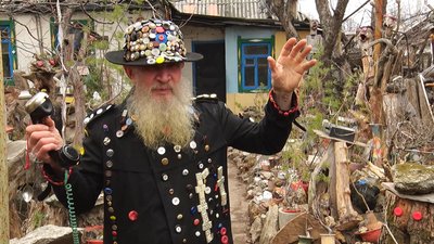 "Люди мене будуть пам’ятати". У Лисичанську пенсіонер захоплюється творчістю "Люди мене будуть пам’ятати". У Лисичанську пенсіонер захоплюється творчістю