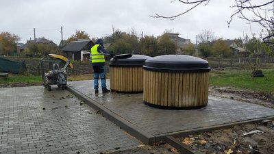 У Луцьку встановили 10 напівпідземних контейнерів для сміття У Луцьку встановили 10 напівпідземних контейнерів для сміття