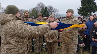 На Закарпатті попрощалися із полеглим захисником Миколою Южаковим На Закарпатті попрощалися із полеглим захисником Миколою Южаковим