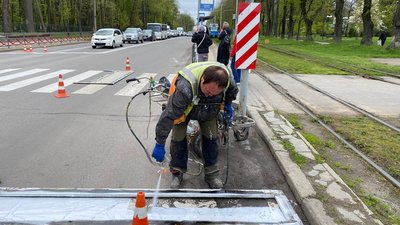 У Вінниці оновлюють дорожню розмітку У Вінниці оновлюють дорожню розмітку