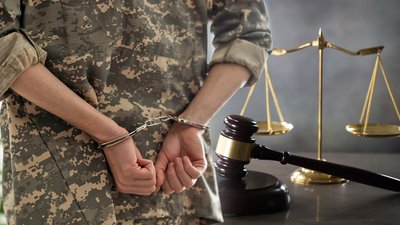 На Чернігівщині позбавили волі на 5 років солдата та курсанта за СЗЧ