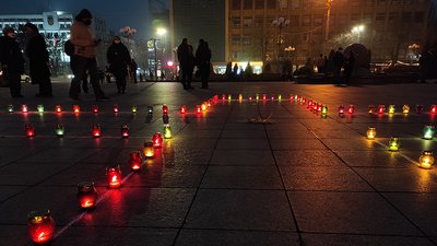 "Запали свічку": у Черкасах вшанували жертв Голодоморів в Україні "Запали свічку": у Черкасах вшанували жертв Голодоморів в Україні