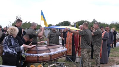 В Івано-Франківську поховали загиблого воїна, батька п’ятьох дітей Павла Брикіна В Івано-Франківську поховали загиблого воїна, батька п’ятьох дітей Павла Брикіна
