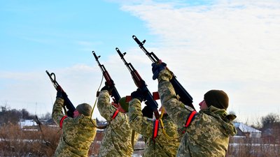 Загинув на Донеччині: на Чернігівщині попрощалися зі старшим солдатом Андрієм Овсієнком Загинув на Донеччині: на Чернігівщині попрощалися зі старшим солдатом Андрієм Овсієнком