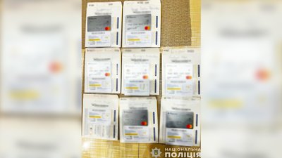 З рахунку подружжя чернігівців зник майже мільйон гривень: поліція затримала двох киян З рахунку подружжя чернігівців зник майже мільйон гривень: поліція затримала двох киян