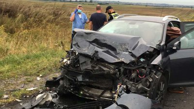 В'їхав у легковик, який ремонтували на узбіччі. Що відомо про ДТП біля Рівного В'їхав у легковик, який ремонтували на узбіччі. Що відомо про ДТП біля Рівного
