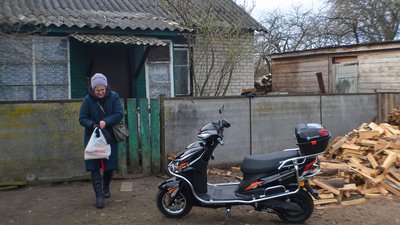 Як електроскутери допомагають соцробітницям на Чернігівщині Як електроскутери допомагають соцробітницям на Чернігівщині