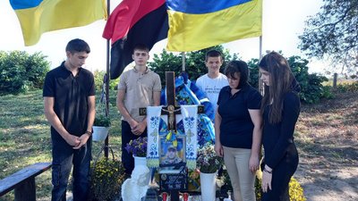 "Мала ціле серце, половини його нема", — дружина загиблого бійця з Волині просить надати йому звання Героя України "Мала ціле серце, половини його нема", — дружина загиблого бійця з Волині просить надати йому звання Героя України