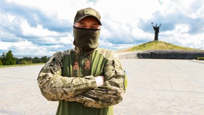 Бойові вишиванки: черкаські тероборонці презентували оздоблений однострій Бойові вишиванки: черкаські тероборонці презентували оздоблений однострій