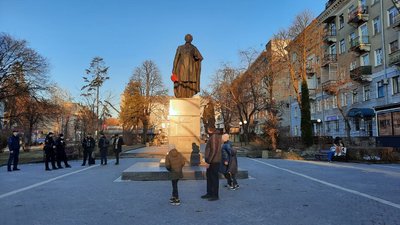 Пам’ятник Пушкіну у Тернополі Пам’ятник Пушкіну у Тернополі