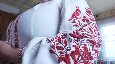 Вишивати почала раніше, ніж читати: черкащанка продемонструвала свої вишиті роботи