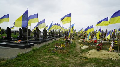 Алея Слави на 18 кладовищі у Харкові. 25 квітня 2023 року. Фото: Олександра Новосел/Суспільне Харків