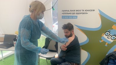 "Попереджений — означає, озброєний". В Ужгороді школярам розповідали про важливість вакцинації "Попереджений — означає, озброєний". В Ужгороді школярам розповідали про важливість вакцинації