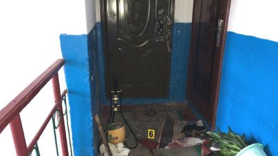 На Рівненщині чоловік зарубав сусіда сокирою. Його спіймали на місці злочину На Рівненщині чоловік зарубав сусіда сокирою. Його спіймали на місці злочину