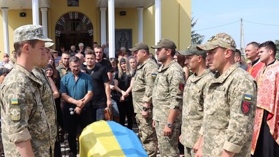 На Тернопільщині попрощалися з військовослужбовцем Іваном Озіренським На Тернопільщині попрощалися з військовослужбовцем Іваном Озіренським