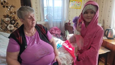 Прабабуся і мама водночас: жителька Житомирщини Лариса Гарбовська у сімдесят чотири роки сама виховує двох правнуків Прабабуся і мама водночас: жителька Житомирщини Лариса Гарбовська у сімдесят чотири роки сама виховує двох правнуків
