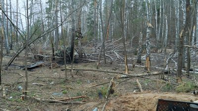 Бліндажі, розтяжки, нерозірвані снаряди: як росіяни окопалися біля Чернігова. Репортаж Бліндажі, розтяжки, нерозірвані снаряди: як росіяни окопалися біля Чернігова. Репортаж