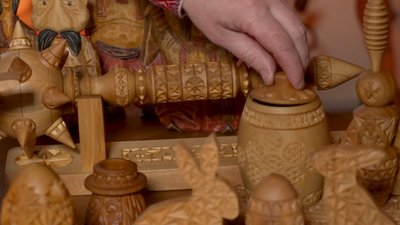 "Я віднайшов себе у дереві": понад 13 років народний майстер із Сарн Ігор Петрук займається різьбою "Я віднайшов себе у дереві": понад 13 років народний майстер із Сарн Ігор Петрук займається різьбою