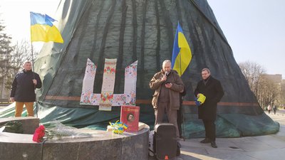 "Тарас — це символ незламності". У знеструмленому Харкові відзначили день народження Шевченка "Тарас — це символ незламності". У знеструмленому Харкові відзначили день народження Шевченка