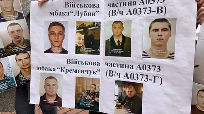 Родичі полонених моряків, які обороняли Маріупольський порт, просять повернути їх додому Родичі полонених моряків, які обороняли Маріупольський порт, просять повернути їх додому