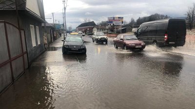 Через підняття рівня ґрунтових вод на Закарпатті затопило двори та будинки