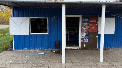 Пошкоджений магазин у Золочеві
