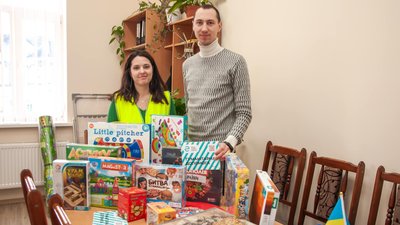 Як активні переселенці Вугледара підтримують дітей, що знайшли прихисток від війни в Чернівецькій області Як активні переселенці Вугледара підтримують дітей, що знайшли прихисток від війни в Чернівецькій області
