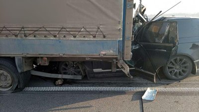 На Полтавщині зіткнулися вантажівка та позашляховик На Полтавщині зіткнулися вантажівка та позашляховик