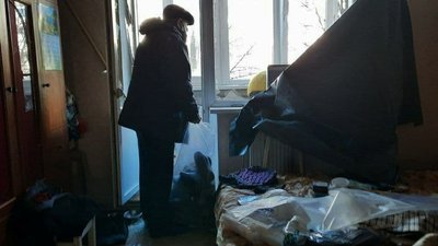 У Кропивницькому мешканці пошкоджених квартир забрали речі зі своїх осель У Кропивницькому мешканці пошкоджених квартир забрали речі зі своїх осель