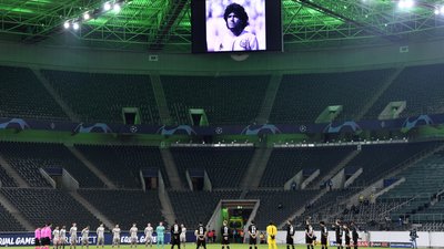 Як прощалися з Дієго Марадоною в різних куточках світу Як прощалися з Дієго Марадоною в різних куточках світу