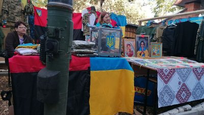 Від їжі та одягу до систем скиду для дронів. У Кропивницькому влаштували волонтерський крафт-ярмарок Від їжі та одягу до систем скиду для дронів. У Кропивницькому влаштували волонтерський крафт-ярмарок