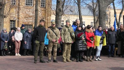 Археолог, історик, виконавець пісень. У Глухові попрощалися з воїном Юрієм Коваленком Археолог, історик, виконавець пісень. У Глухові попрощалися з воїном Юрієм Коваленком
