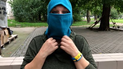 У Миколаєві волонтерка шиє балаклави для військових