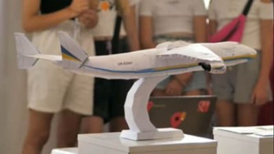 У музеї на Тернопільщині презентували паперову модель "Мрії" У музеї на Тернопільщині презентували паперову модель "Мрії"
