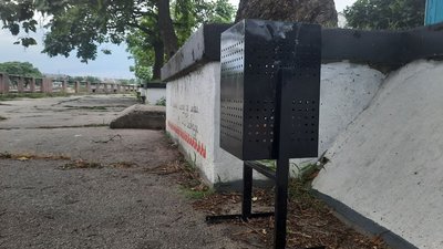 З Інгулу у Кропивницькому витягли сім 50-кілограмових урн для сміття З Інгулу у Кропивницькому витягли сім 50-кілограмових урн для сміття