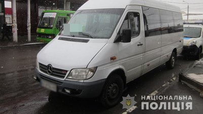 Вдарив ножем і втік: у Харкові знайшли водія маршрутки, який поранив іншого