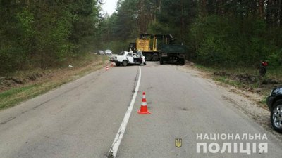 Рівненщина: "ВАЗ" влетів у "КамАЗ" через технічну несправність Рівненщина: "ВАЗ" влетів у "КамАЗ" через технічну несправність