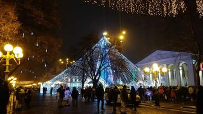 У Полтаві ввімкнули новорічну ілюмінацію на ялинці У Полтаві ввімкнули новорічну ілюмінацію на ялинці