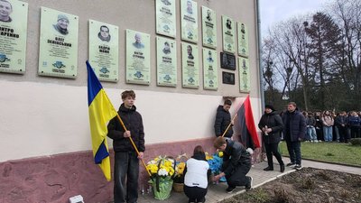 Володимир Колодяжний, Віталій Хантіміров, памʼятні дошки, Івано-Франківщина