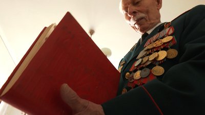 Черкаські працівники терцентру надання соцпослуг привітали пенсіонерів Черкаські працівники терцентру надання соцпослуг привітали пенсіонерів