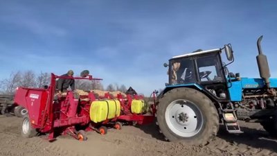 Весняні сільгоспроботи в умовах війни: як працюють фермери на Херсонщині