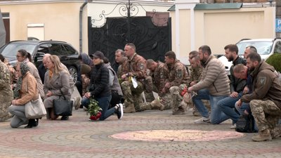 У Луцьку попрощалися з бійцем Андрієм Булгаковим