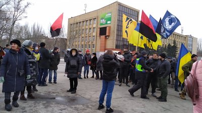Віддати шану Героям Небесної Сотні: миколаївці зібралися на місці проведення місцевого Євромайдану