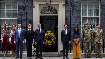 Ріші Сунак біля резиденції прем'єра Британії, хвилина мовчання, війна в Україні