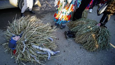 "Маланка була і за союзу, і в пандемію". Репортаж з наймасштабнішої на Буковині переберії "Маланка була і за союзу, і в пандемію". Репортаж з наймасштабнішої на Буковині переберії
